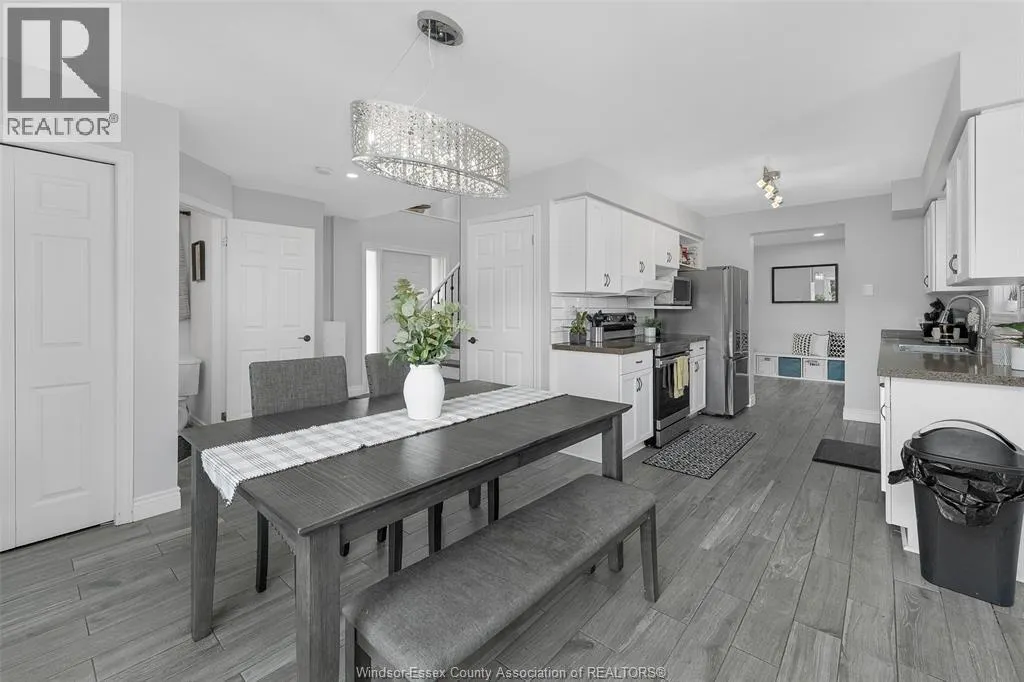 360 RIDGEVIEW PLACE North