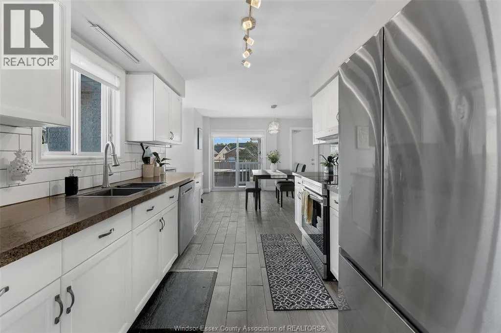 360 RIDGEVIEW PLACE North