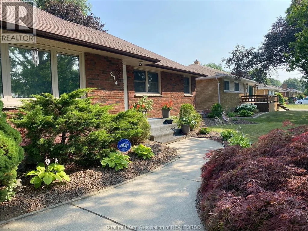 274 TWEEDSMUIR AVENUE East