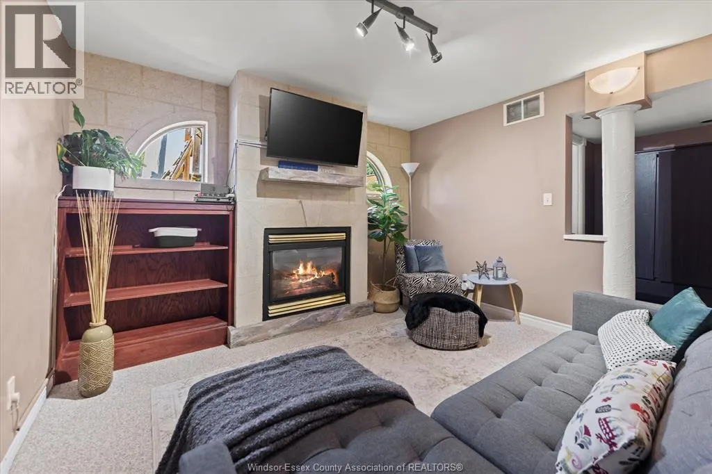 1681 BLAIRWOOD CRESCENT