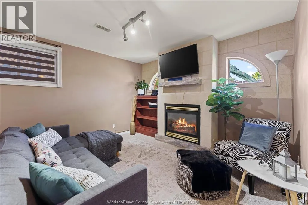 1681 BLAIRWOOD CRESCENT