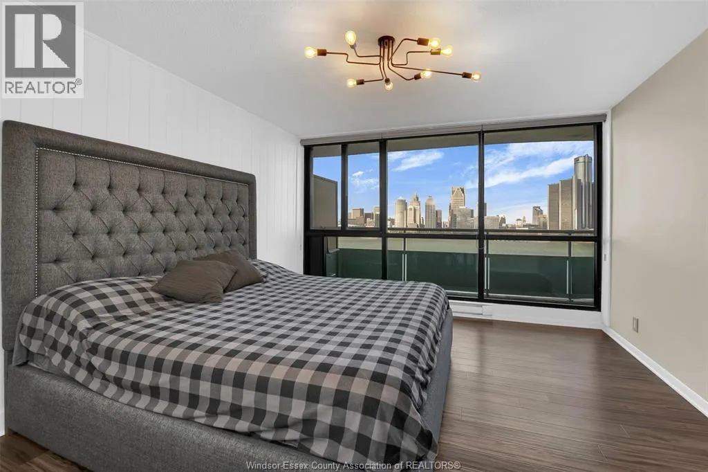 111 RIVERSIDE DRIVE East Unit# 1405
