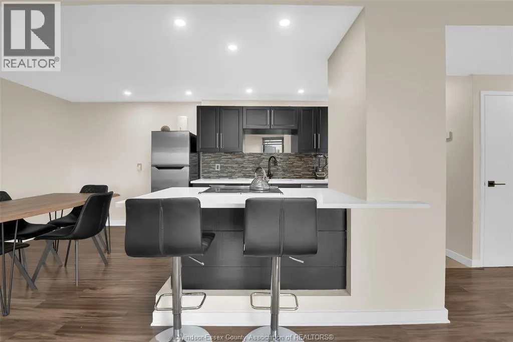 111 RIVERSIDE DRIVE East Unit# 1405