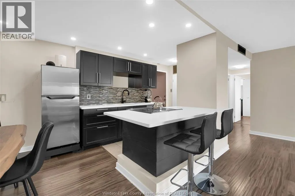 111 RIVERSIDE DRIVE East Unit# 1405