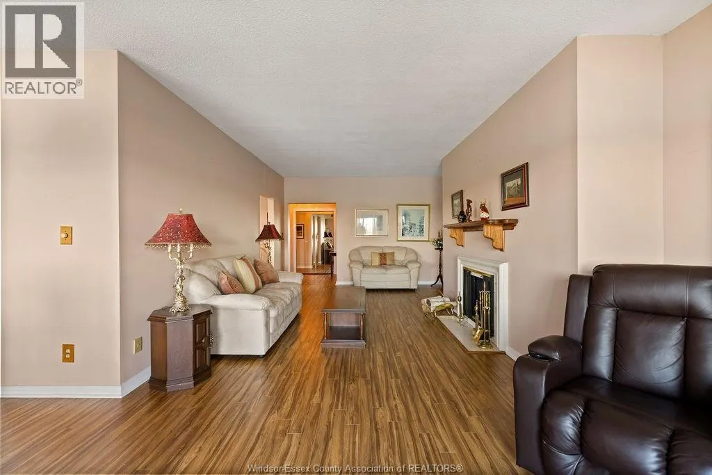 3663 RIVERSIDE DRIVE East Unit# 906
