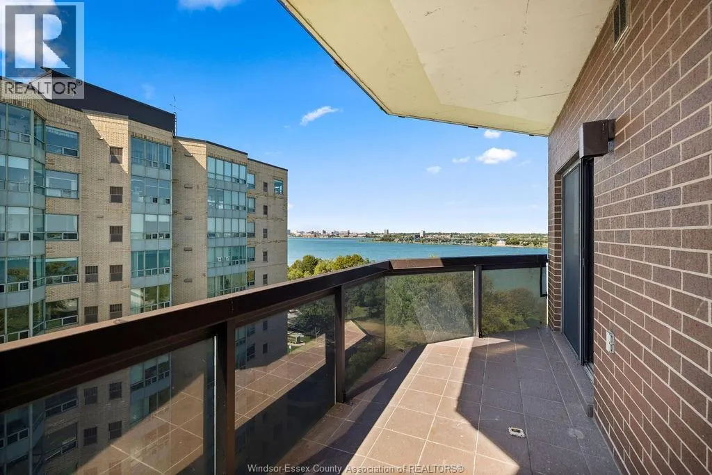 3663 RIVERSIDE DRIVE East Unit# 906