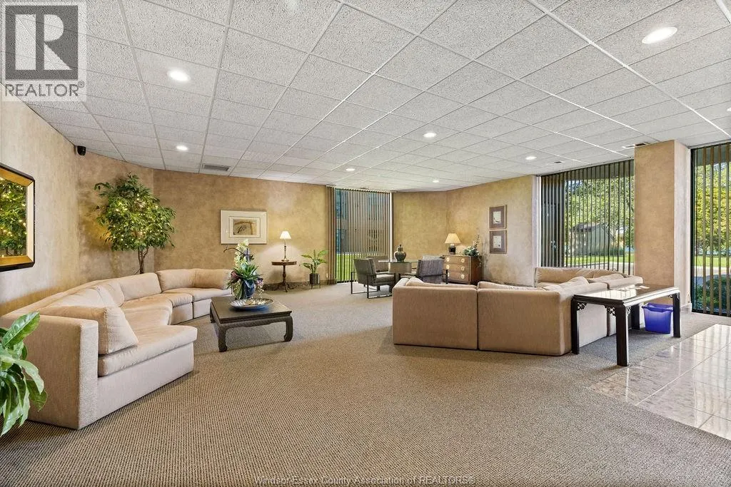 3663 RIVERSIDE DRIVE East Unit# 906