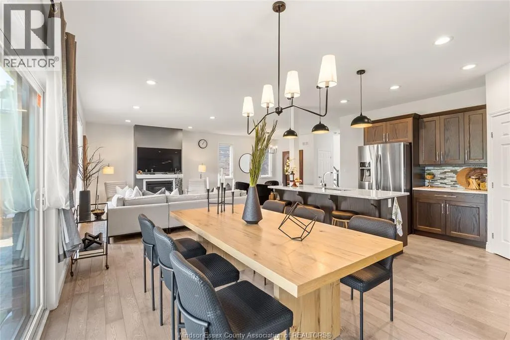 2964 MCROBBIE CRESCENT