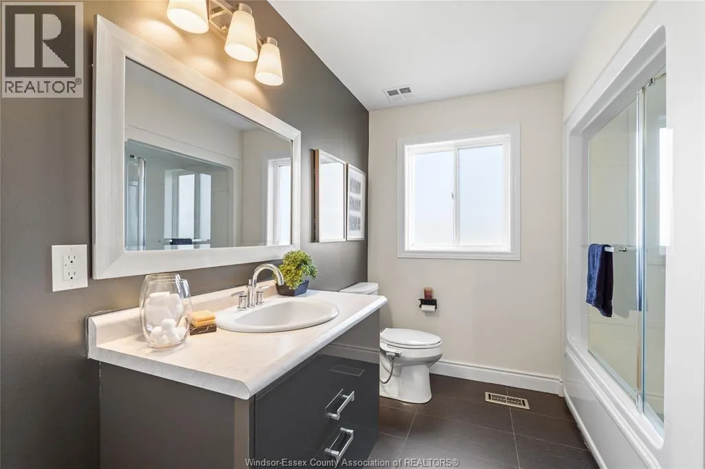 2964 MCROBBIE CRESCENT