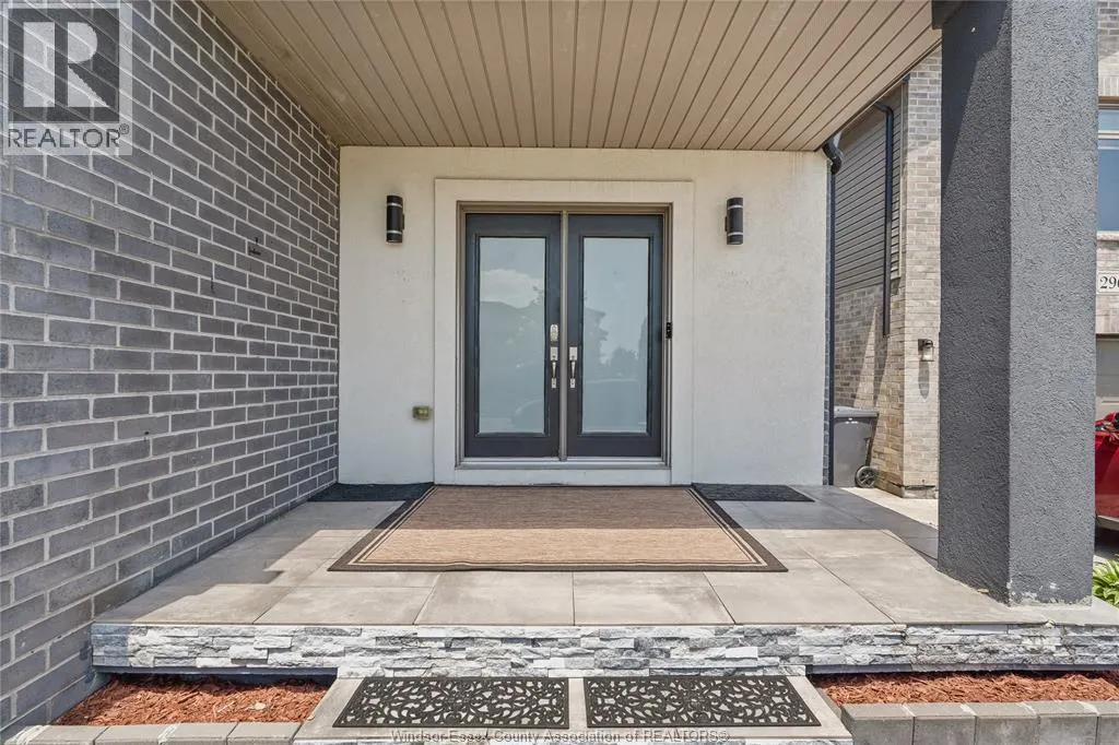 2964 MCROBBIE CRESCENT