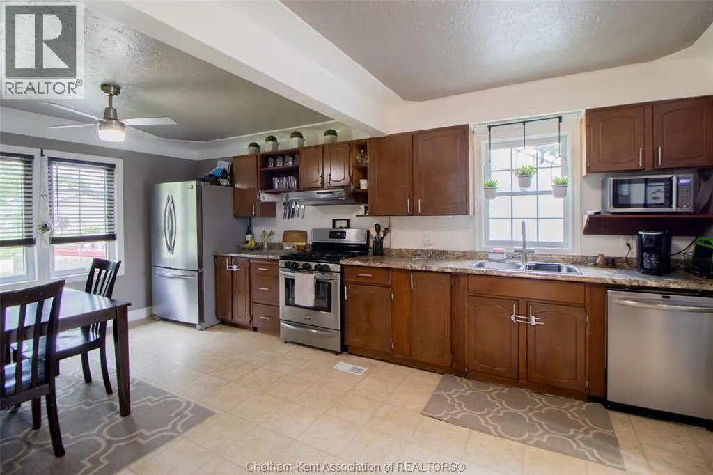 37 Oriole PARKWAY