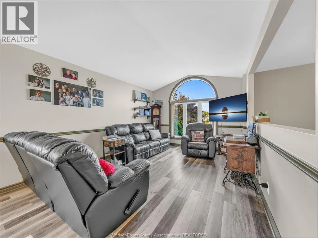 73 WAKEFIELD AVENUE
