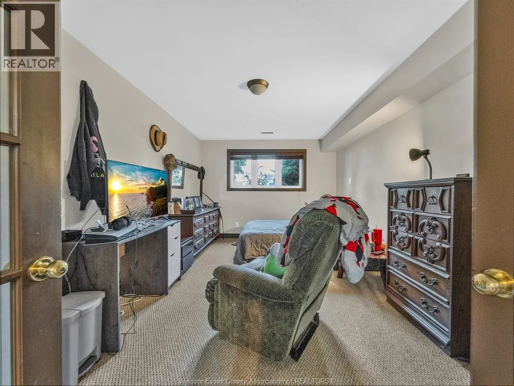 73 WAKEFIELD AVENUE