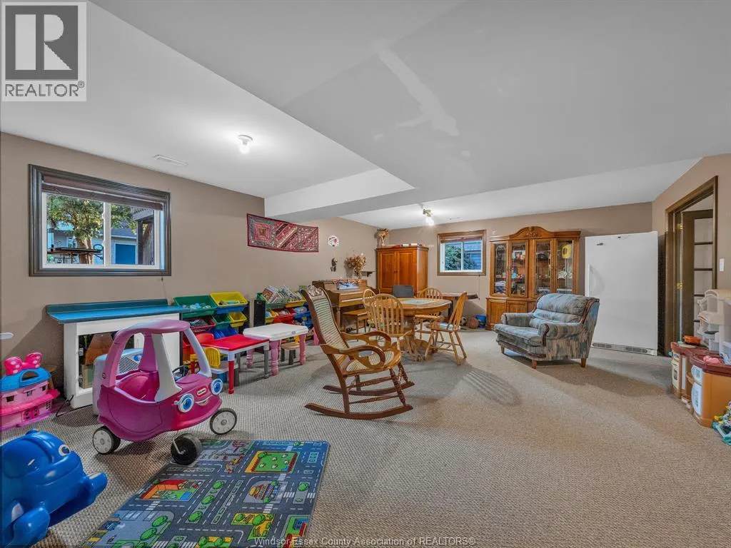 73 WAKEFIELD AVENUE