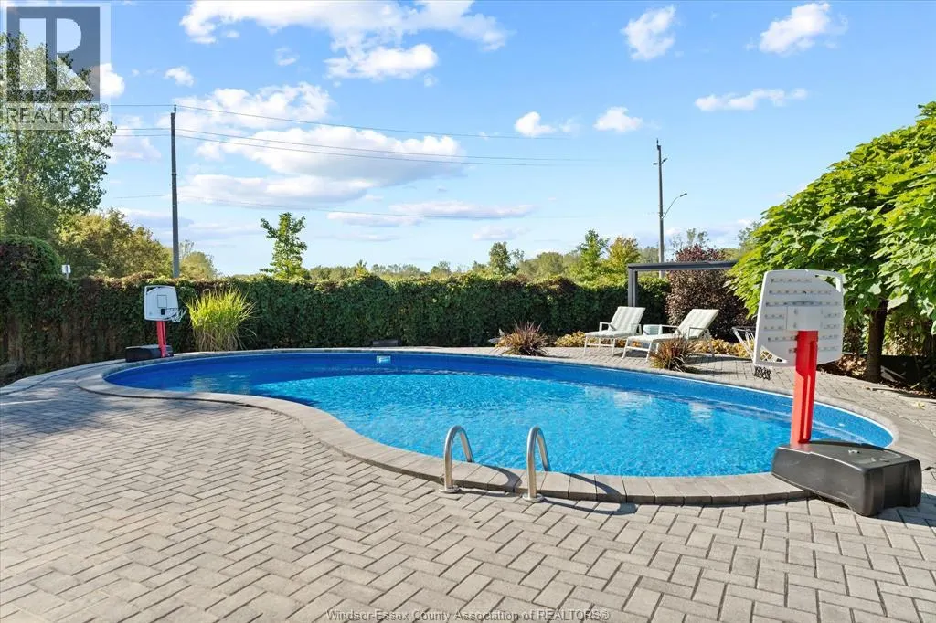 580 BREEZEWOOD COURT