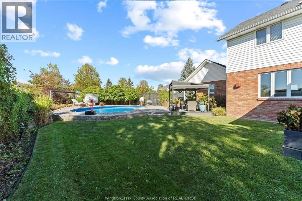 580 BREEZEWOOD COURT