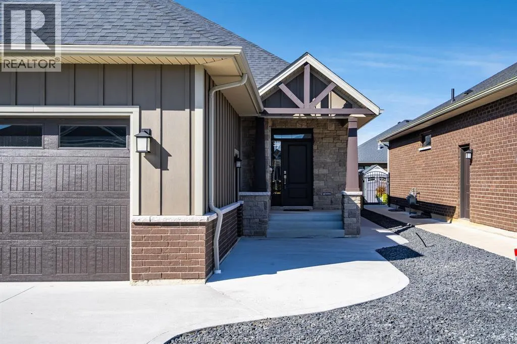 12 Robin COURT
