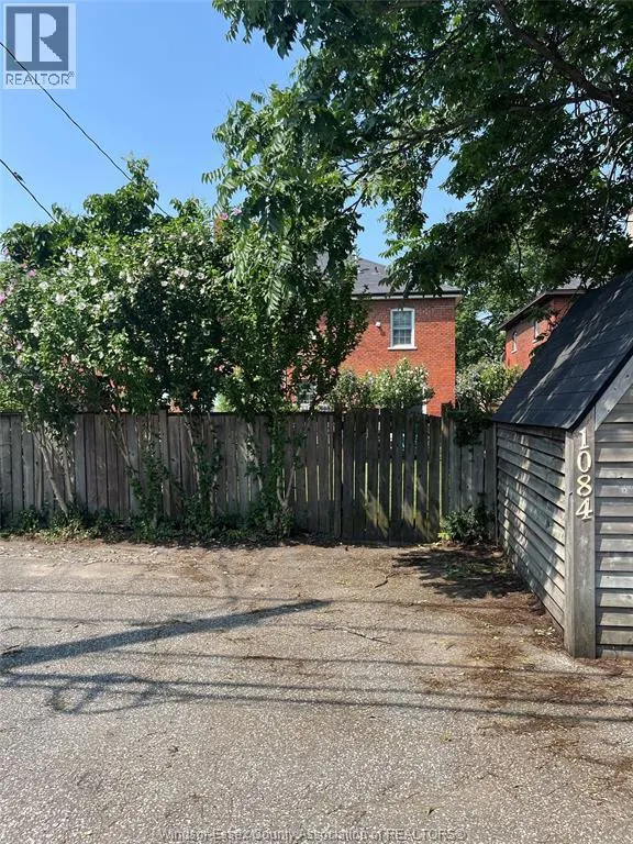 1084 MONMOUTH