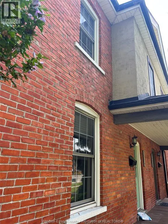 1084 MONMOUTH