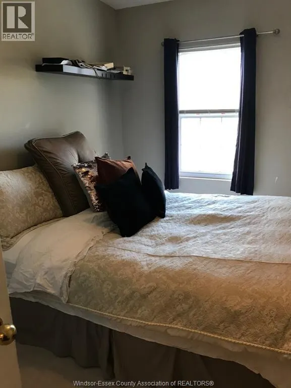 1084 MONMOUTH