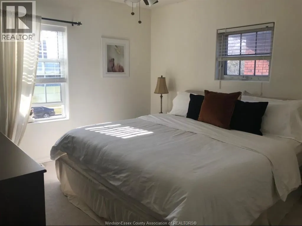 1084 MONMOUTH