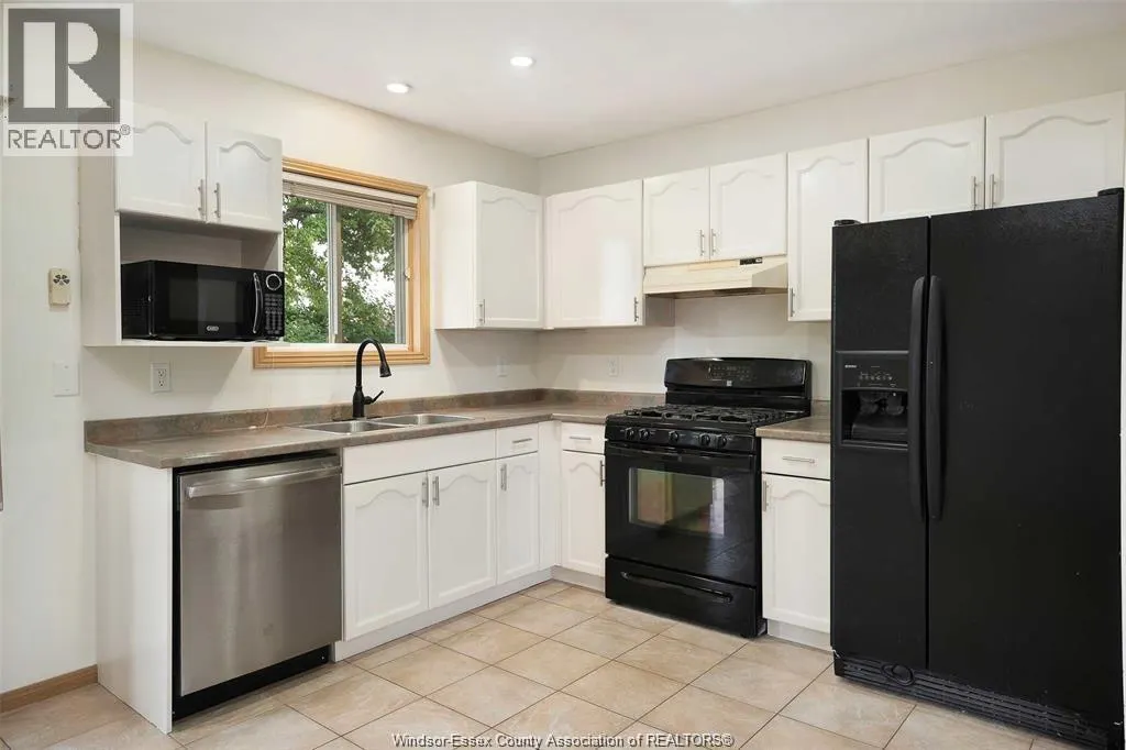 3268 ROBINET ROAD