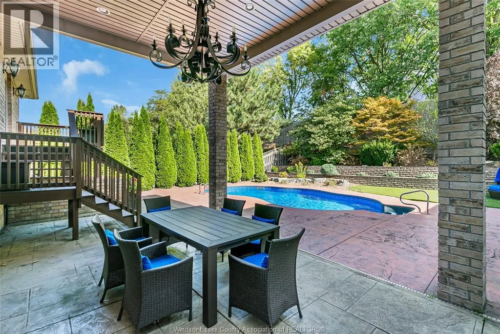 762 NEWPORT CRESCENT