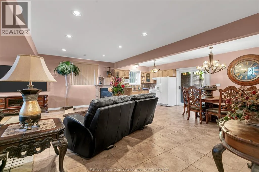 762 NEWPORT CRESCENT