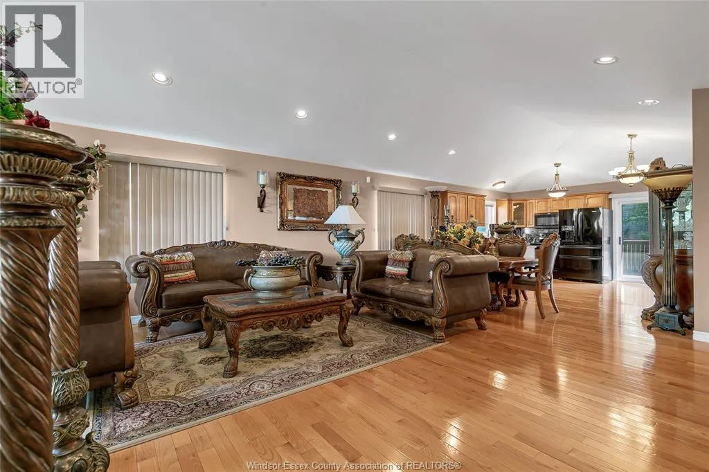 762 NEWPORT CRESCENT