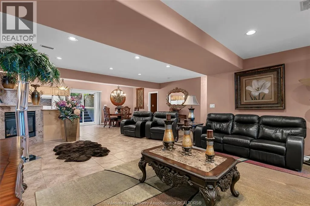 762 NEWPORT CRESCENT