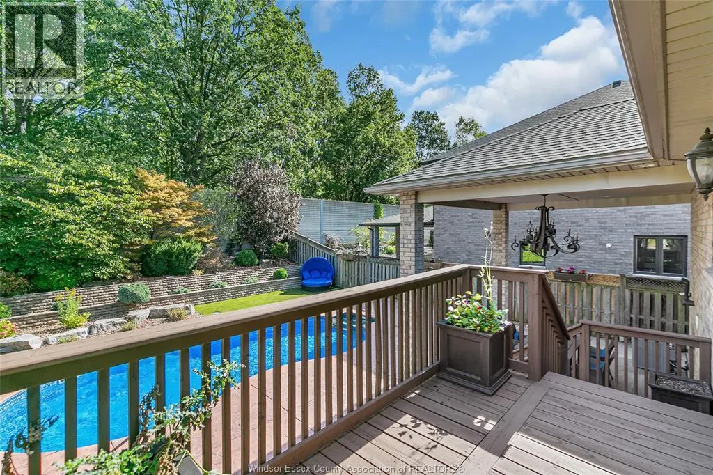 762 NEWPORT CRESCENT