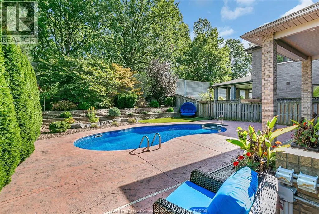 762 NEWPORT CRESCENT