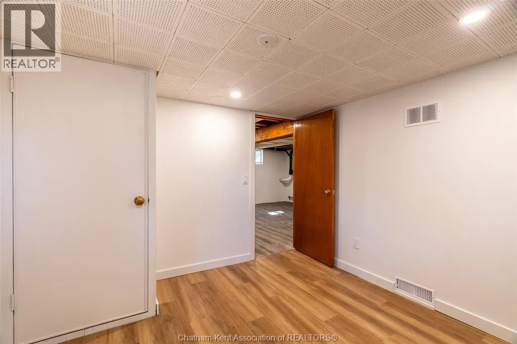 483 St. Clair STREET