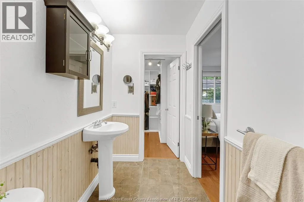 371 KING STREET West