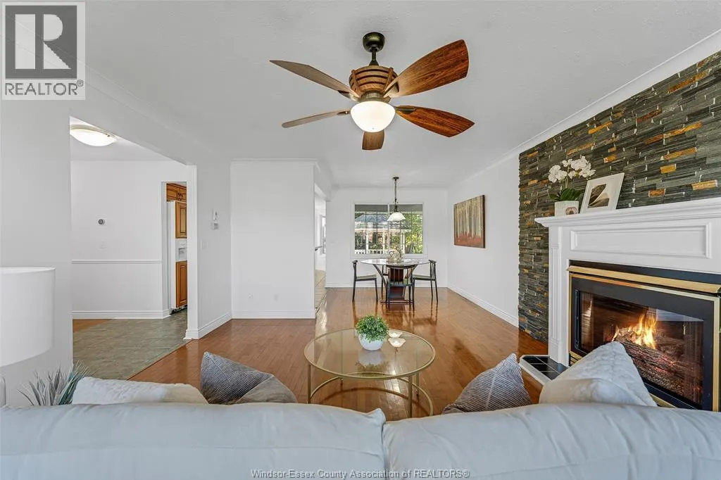 371 KING STREET West