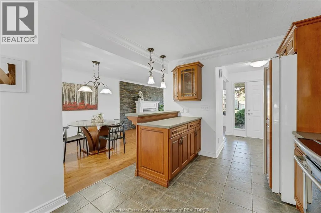 371 KING STREET West