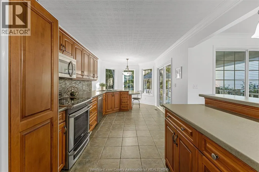 371 KING STREET West