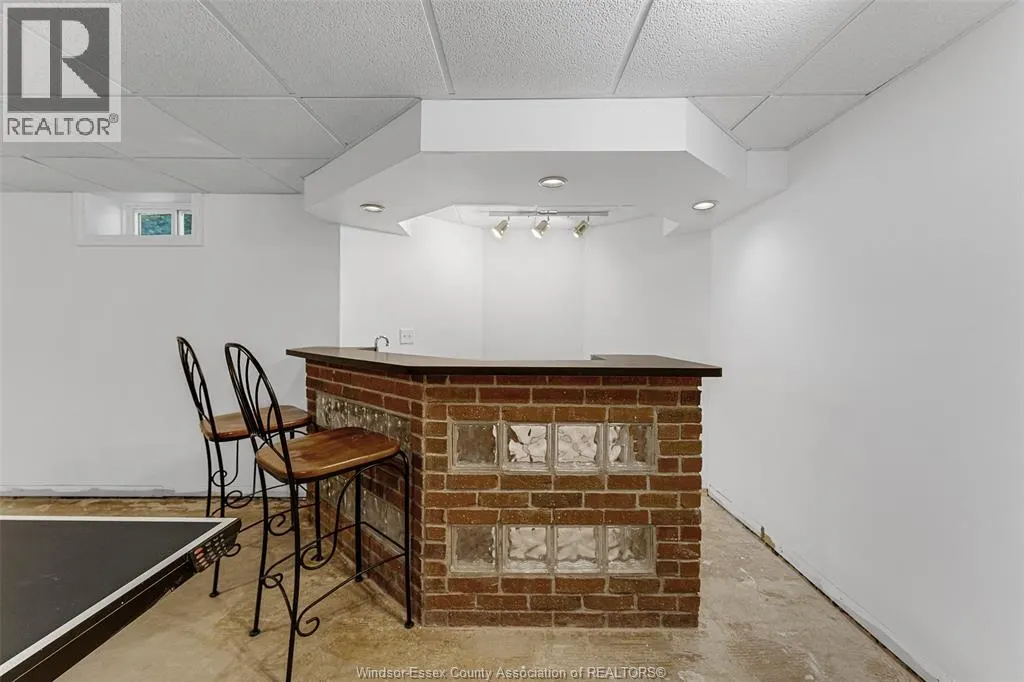 371 KING STREET West