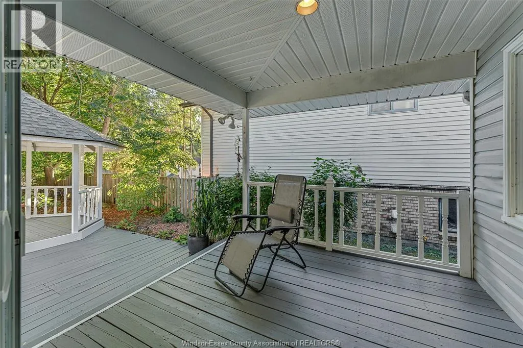 371 KING STREET West