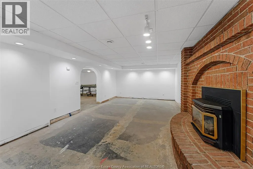 371 KING STREET West