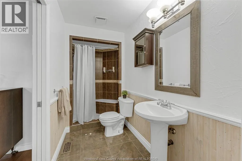371 KING STREET West