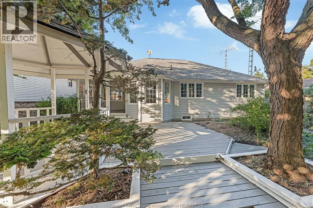 371 KING STREET West
