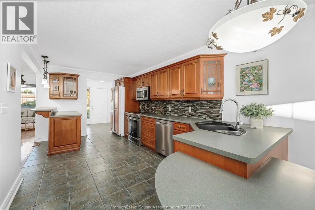 371 KING STREET West