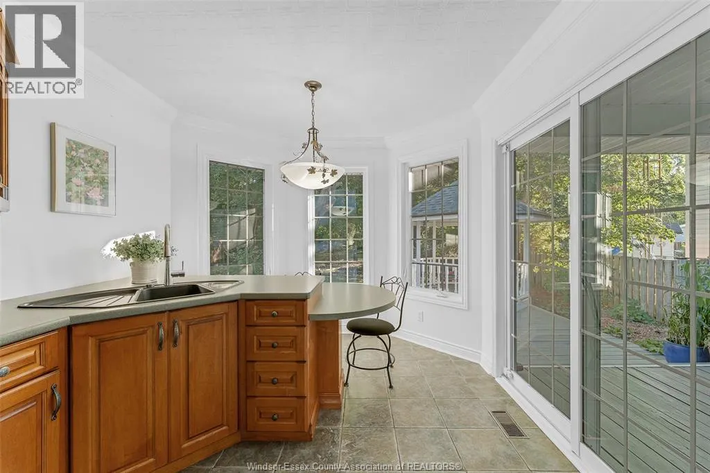 371 KING STREET West