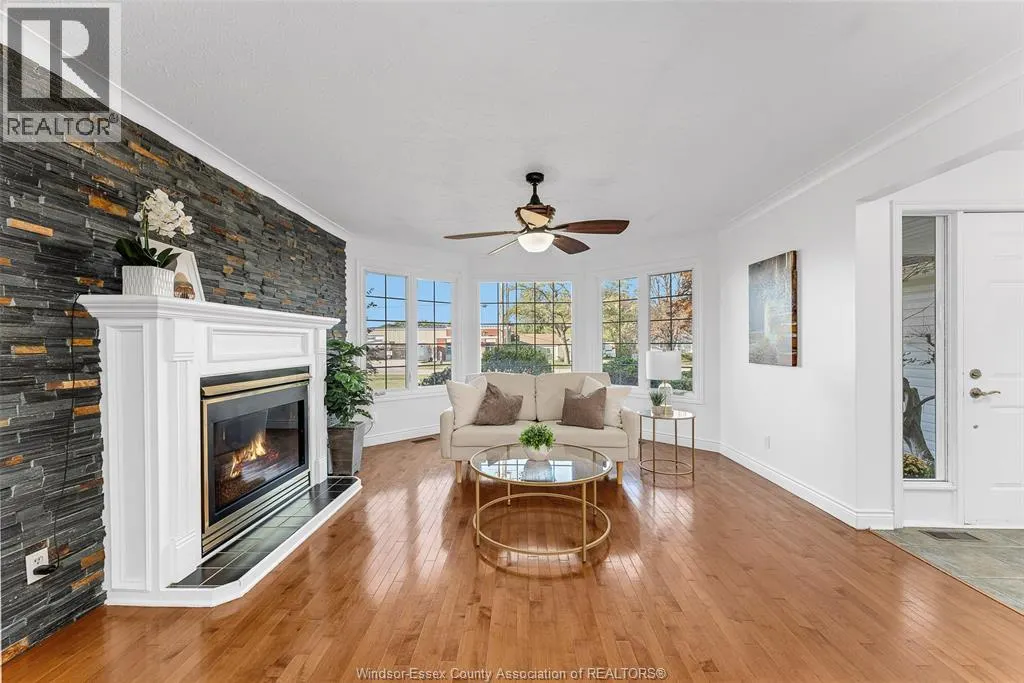 371 KING STREET West