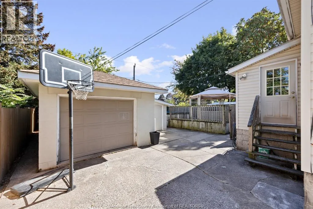 338 MCEWAN AVENUE