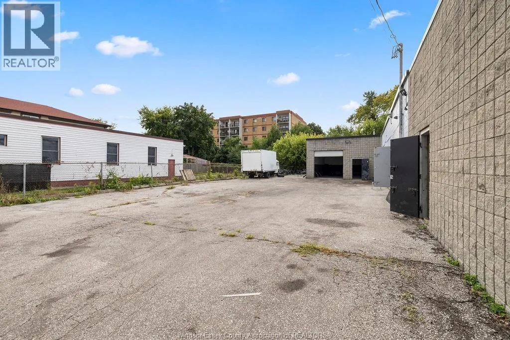 5869 TECUMSEH ROAD East