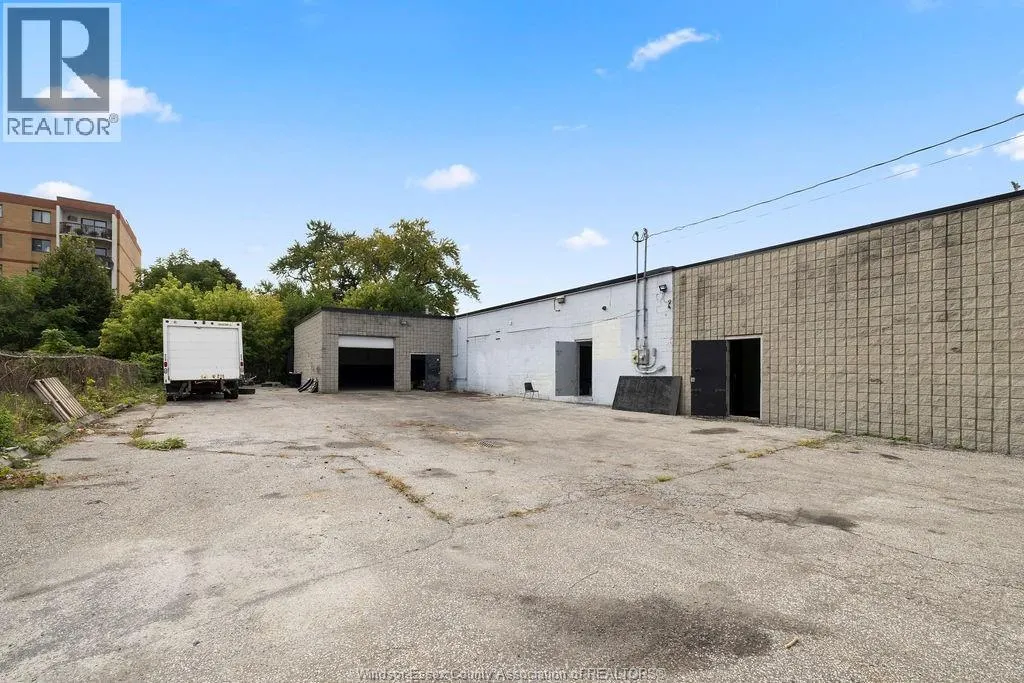 5869 TECUMSEH ROAD East