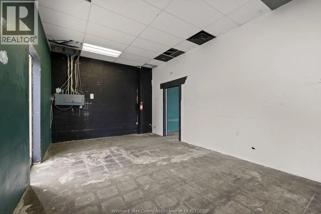 5869 TECUMSEH ROAD East