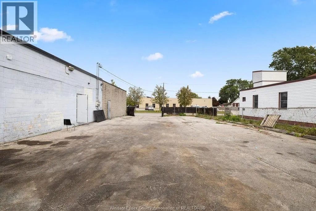 5869 TECUMSEH ROAD East